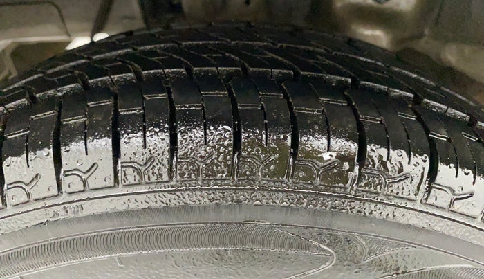 2015 Hyundai Eon D-LITE+, Petrol, Manual, 27,145 km, Right Rear Tyre Tread