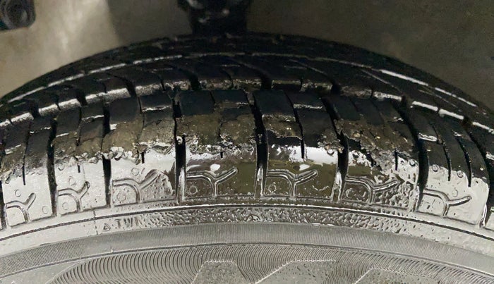 2015 Hyundai Eon D-LITE+, Petrol, Manual, 27,145 km, Left Front Tyre Tread