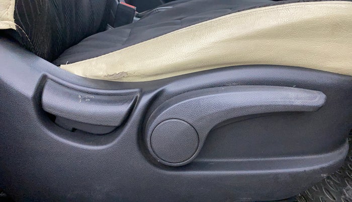 2015 Hyundai Creta SX PLUS 1.6 PETROL, Petrol, Manual, 72,115 km, Driver Side Adjustment Panel