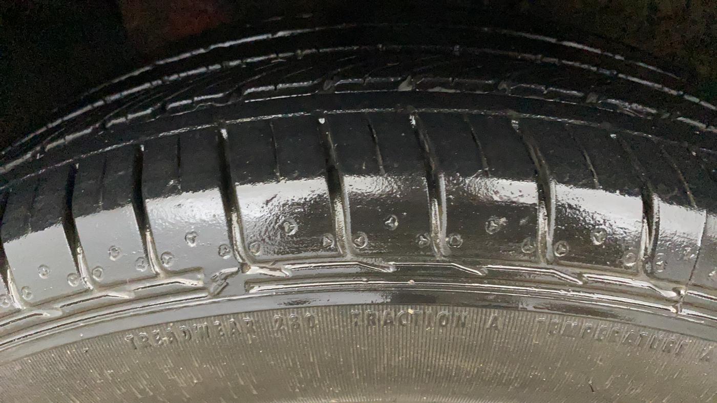 2015 Hyundai Creta SX PLUS 1.6 PETROL, Petrol, Manual, 72,214 km, Left Front Tyre Tread