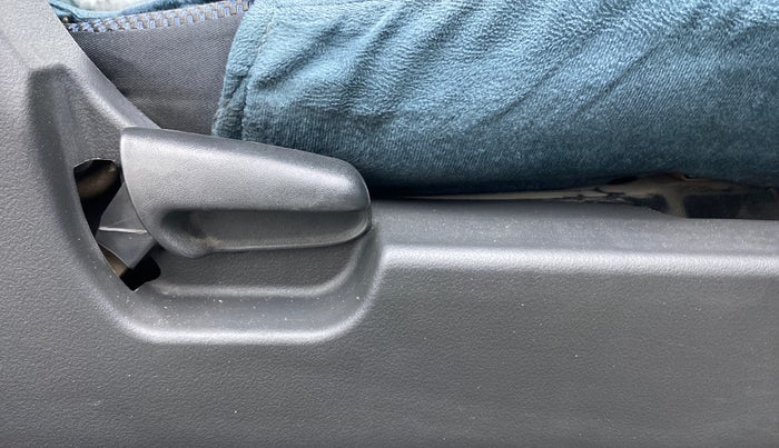 2012 Maruti Wagon R 1.0 VXI, Petrol, Manual, 46,514 km, Driver Side Adjustment Panel