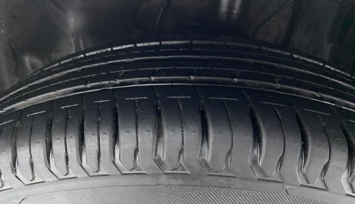 2020 Tata ALTROZ XM 1.2, Petrol, Manual, 15,451 km, Left Front Tyre Tread