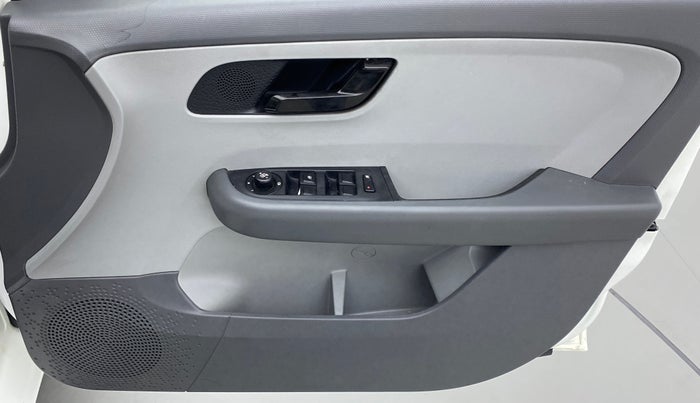 2020 Tata ALTROZ XM 1.2, Petrol, Manual, 15,451 km, Driver Side Door Panels Control