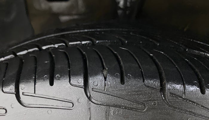 2018 Hyundai NEW SANTRO 1.1 SPORTZ MT CNG, CNG, Manual, 39,718 km, Left Front Tyre Tread
