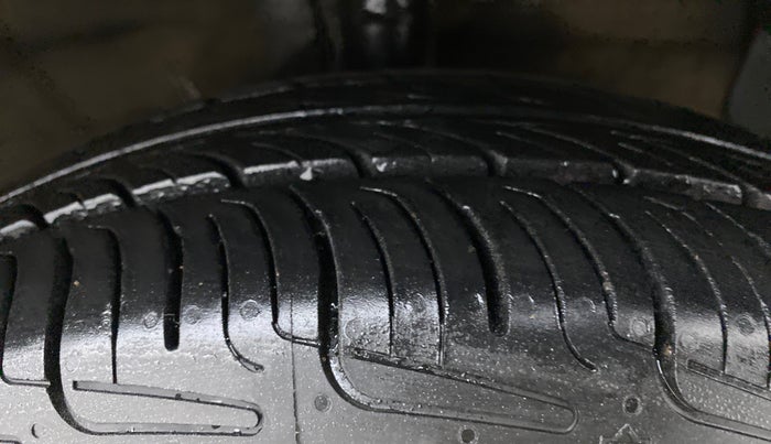 2018 Hyundai NEW SANTRO 1.1 SPORTZ MT CNG, CNG, Manual, 39,718 km, Right Front Tyre Tread