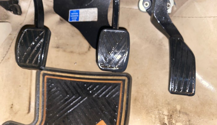 2017 Maruti Ciaz ZETA 1.4  MT PETROL, Petrol, Manual, 54,925 km, Pedals