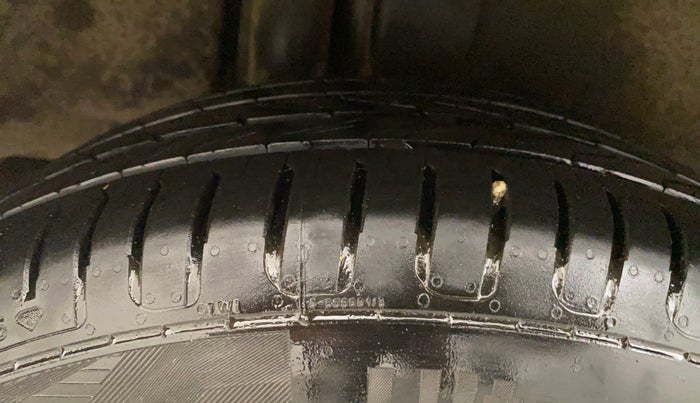 2017 Maruti Ciaz ZETA 1.4  MT PETROL, Petrol, Manual, 54,925 km, Right Rear Tyre Tread