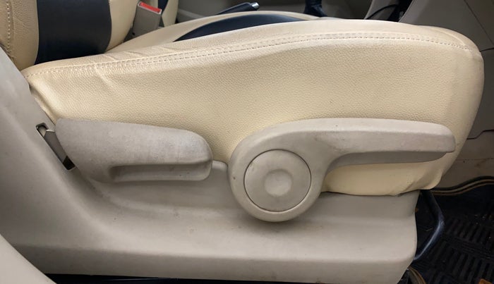 2017 Maruti Ciaz ZETA 1.4  MT PETROL, Petrol, Manual, 54,925 km, Driver Side Adjustment Panel