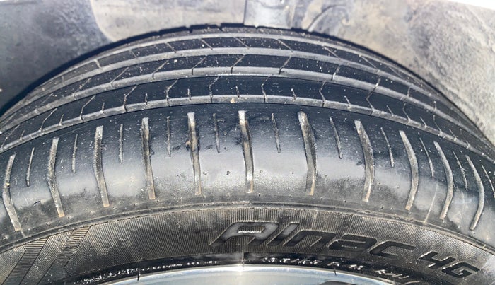 2016 Hyundai Elite i20 ASTA 1.2 (O), Petrol, Manual, 69,422 km, Left Front Tyre Tread