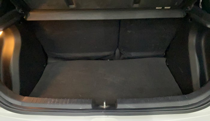 2016 Hyundai Elite i20 ASTA 1.2 (O), Petrol, Manual, 69,422 km, Boot Inside