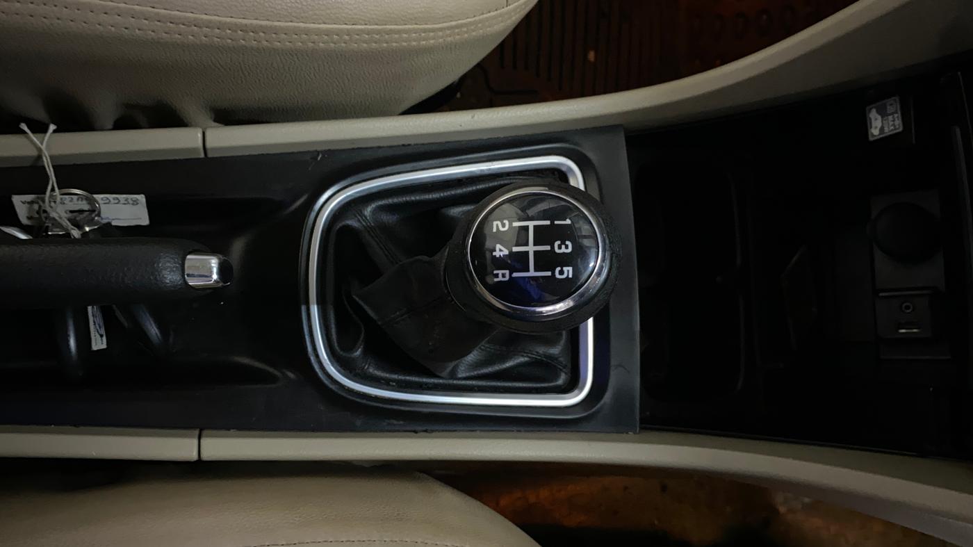 2017 Maruti Ciaz ZETA 1.4  MT PETROL, Petrol, Manual, 52,206 km, Gear Lever