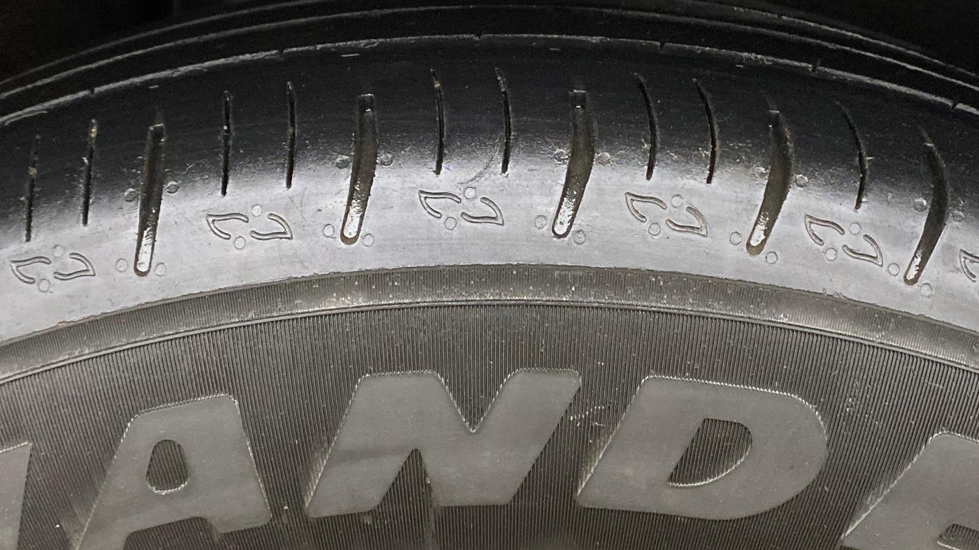 2023 Mahindra XUV700 AX 5 P MT 7 STR, Petrol, Manual, 44,757 km, Right Rear Tyre Tread