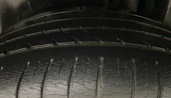 2016 Maruti Ciaz ZXI+, Petrol, Manual, 33,951 km, Left Rear Tyre Tread