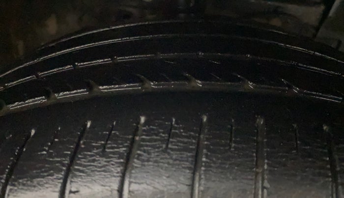 2016 Maruti Ciaz ZXI+, Petrol, Manual, 33,951 km, Right Front Tyre Tread