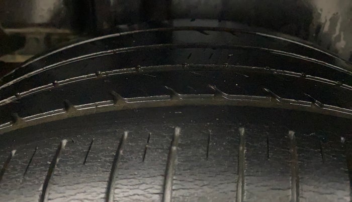 2016 Maruti Ciaz ZXI+, Petrol, Manual, 33,951 km, Right Rear Tyre Tread