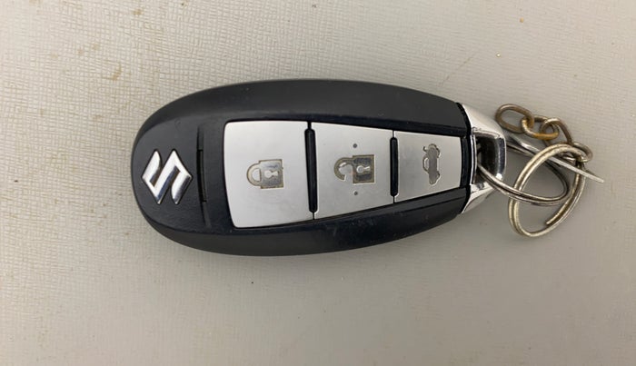 2016 Maruti Ciaz ZXI+, Petrol, Manual, 33,951 km, Key Close Up