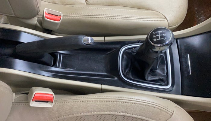 2016 Maruti Ciaz ZXI+, Petrol, Manual, 33,951 km, Gear Lever