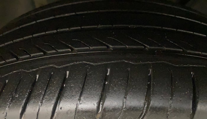 2022 Skoda KUSHAQ AMBITION 1.0L TSI MT, Petrol, Manual, 31,715 km, Left Front Tyre Tread