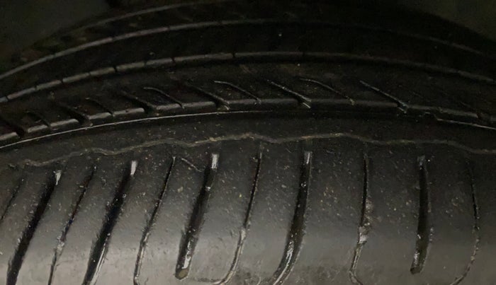 2022 Skoda KUSHAQ AMBITION 1.0L TSI MT, Petrol, Manual, 31,715 km, Right Front Tyre Tread