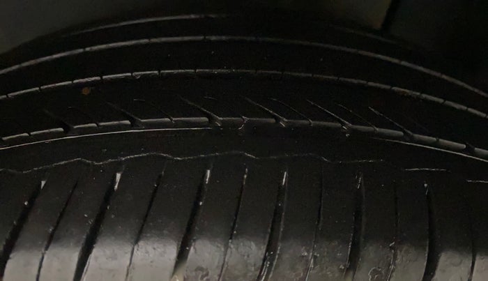 2022 Skoda KUSHAQ AMBITION 1.0L TSI MT, Petrol, Manual, 31,715 km, Left Rear Tyre Tread
