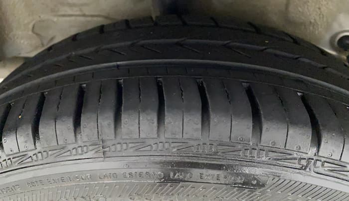 2017 Toyota Etios V PLATINUM, Petrol, Manual, 15,773 km, Right Rear Tyre Tread