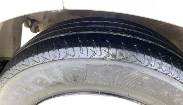 2014 Maruti Ritz VXI, CNG, Manual, 69,882 km, Right Rear Tyre Tread