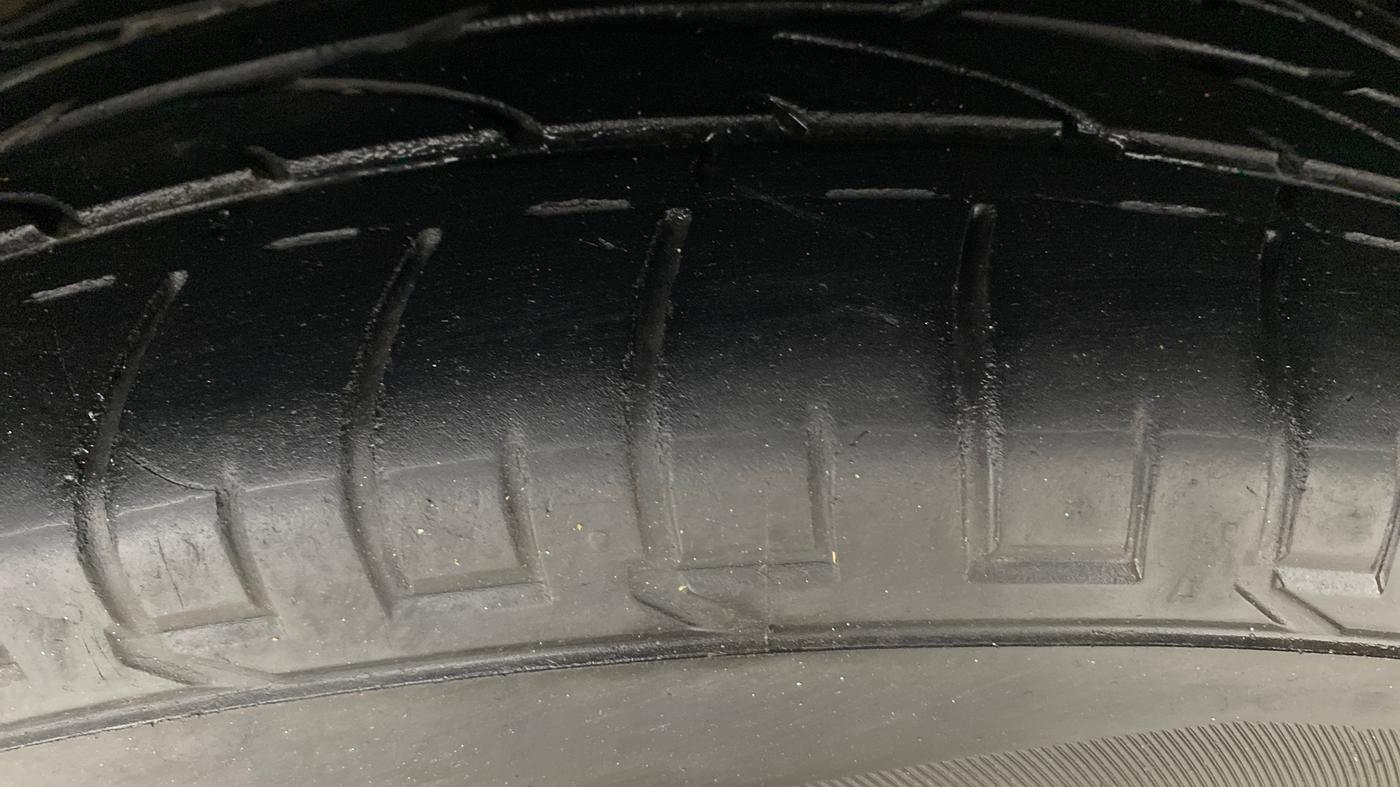 2022 Mahindra XUV300 W6 1.5 Diesel, Diesel, Manual, 50,637 km, Right Front Tyre Tread