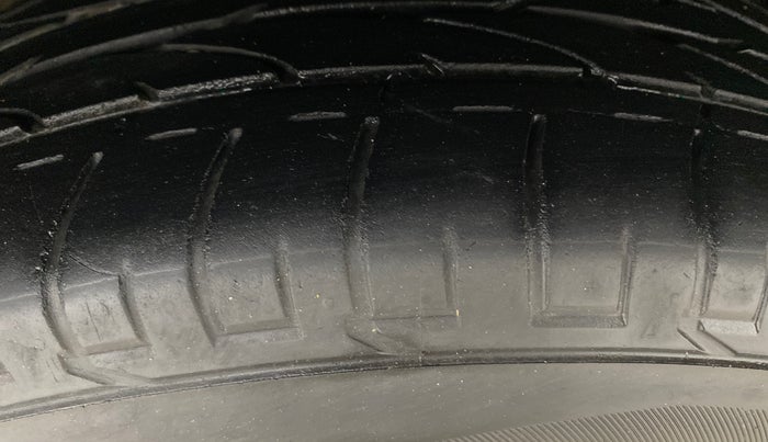 2022 Mahindra XUV300 W6 1.5 Diesel, Diesel, Manual, 50,637 km, Right Front Tyre Tread