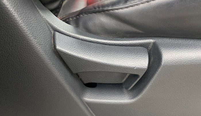 2022 Mahindra XUV300 W6 1.5 Diesel, Diesel, Manual, 50,637 km, Driver Side Adjustment Panel