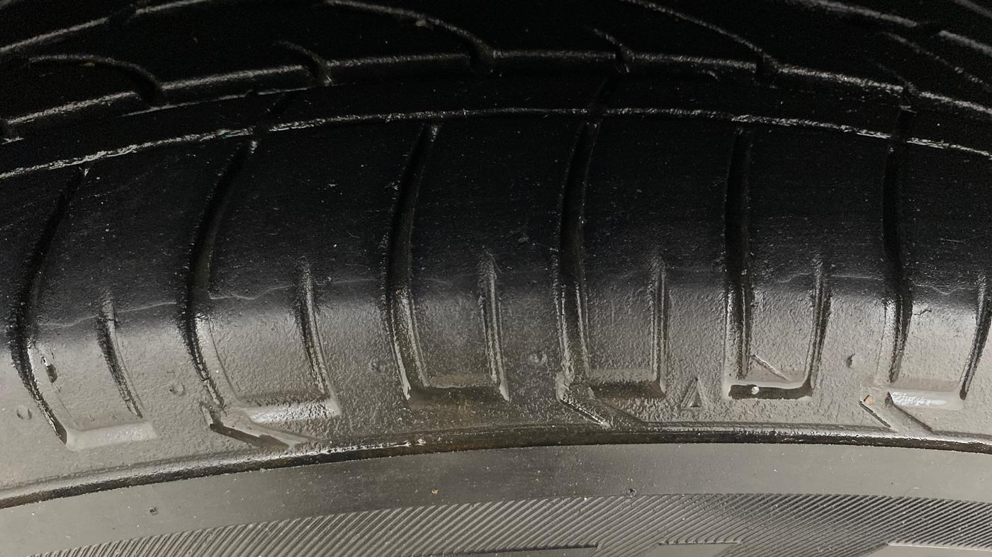 2022 Mahindra XUV300 W6 1.5 Diesel, Diesel, Manual, 50,637 km, Left Front Tyre Tread