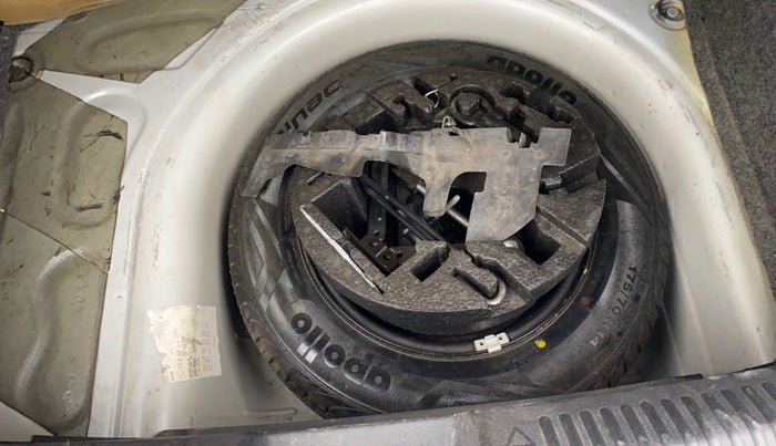 2015 Volkswagen Polo COMFORTLINE 1.2L, Petrol, Manual, 75,779 km, Spare Tyre