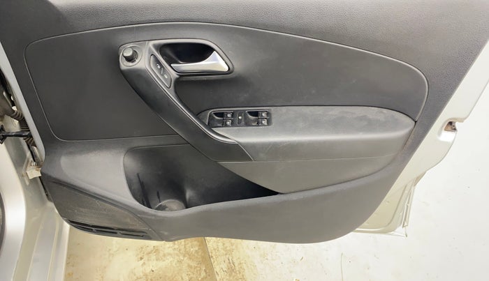 2015 Volkswagen Polo COMFORTLINE 1.2L, Petrol, Manual, 75,779 km, Driver Side Door Panels Control