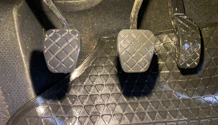 2015 Volkswagen Polo COMFORTLINE 1.2L, Petrol, Manual, 75,779 km, Pedals