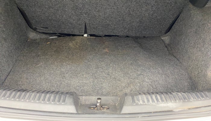 2015 Volkswagen Polo COMFORTLINE 1.2L, Petrol, Manual, 75,779 km, Boot Inside