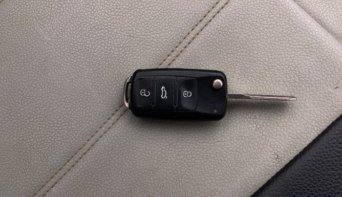 2015 Volkswagen Polo COMFORTLINE 1.2L, Petrol, Manual, 75,779 km, Key Close Up