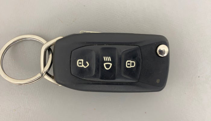 2022 Tata NEXON XM SUNROOF PETROL, Petrol, Manual, 16,608 km, Key Close Up