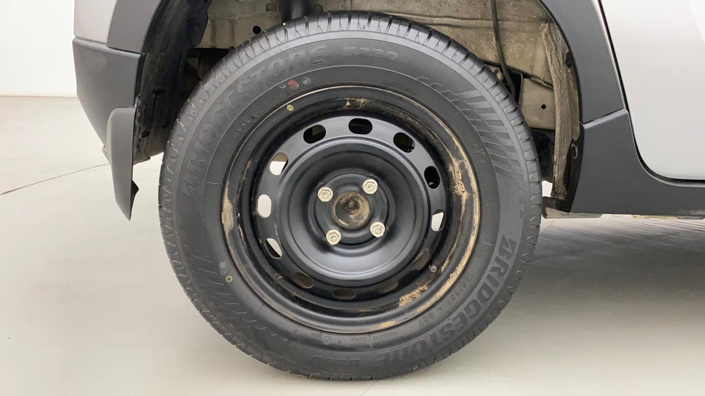 2017 Mahindra Kuv100 K4 6 STR, Petrol, Manual, 22,110 km, Right Rear Wheel