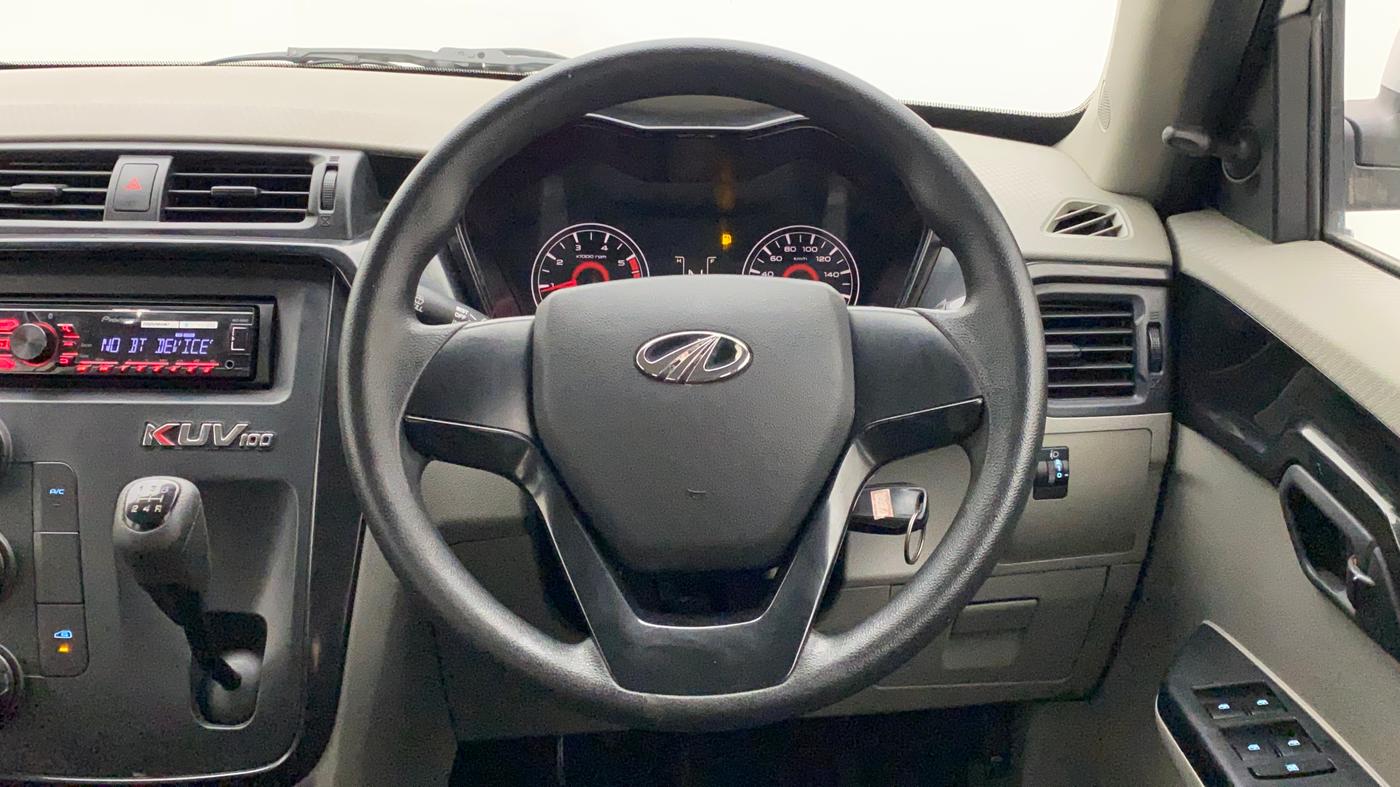 2017 Mahindra Kuv100 K4 6 STR, Petrol, Manual, 22,110 km, Steering Wheel Close Up