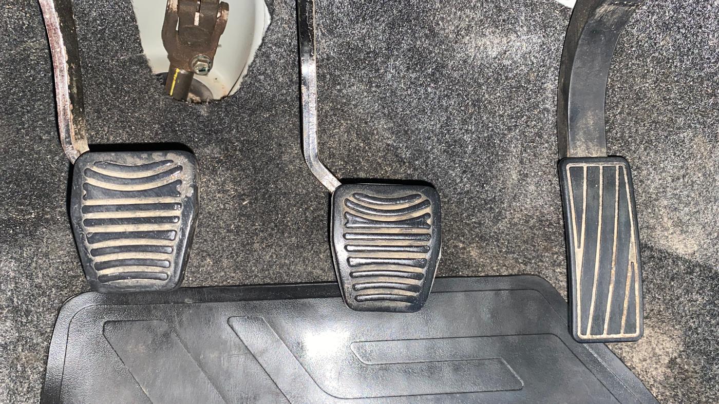2017 Mahindra Kuv100 K4 6 STR, Petrol, Manual, 22,110 km, Pedals