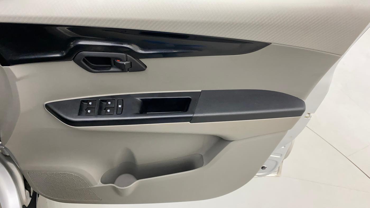2017 Mahindra Kuv100 K4 6 STR, Petrol, Manual, 22,110 km, Driver Side Door Panels Control