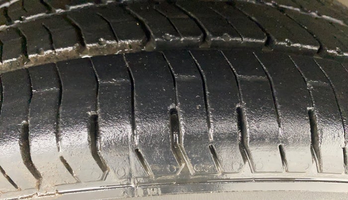 2016 Honda Amaze 1.2L I-VTEC S AT, Petrol, Automatic, 48,646 km, Right Front Tyre Tread