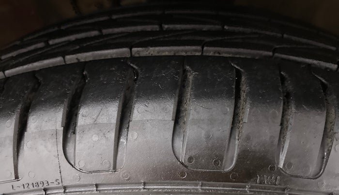 2011 Volkswagen Polo TRENDLINE 1.2L PETROL, Petrol, Manual, 91,732 km, Right Front Tyre Tread