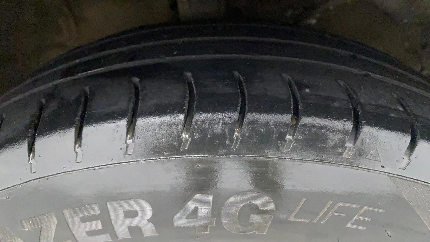 2018 Maruti Swift VXI, Petrol, Manual, 1,03,607 km, Right Front Tyre Tread