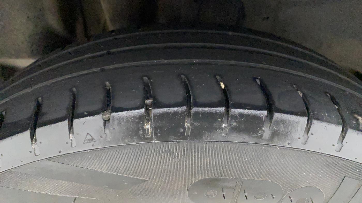 2018 Maruti Swift VXI, Petrol, Manual, 1,03,607 km, Right Rear Tyre Tread