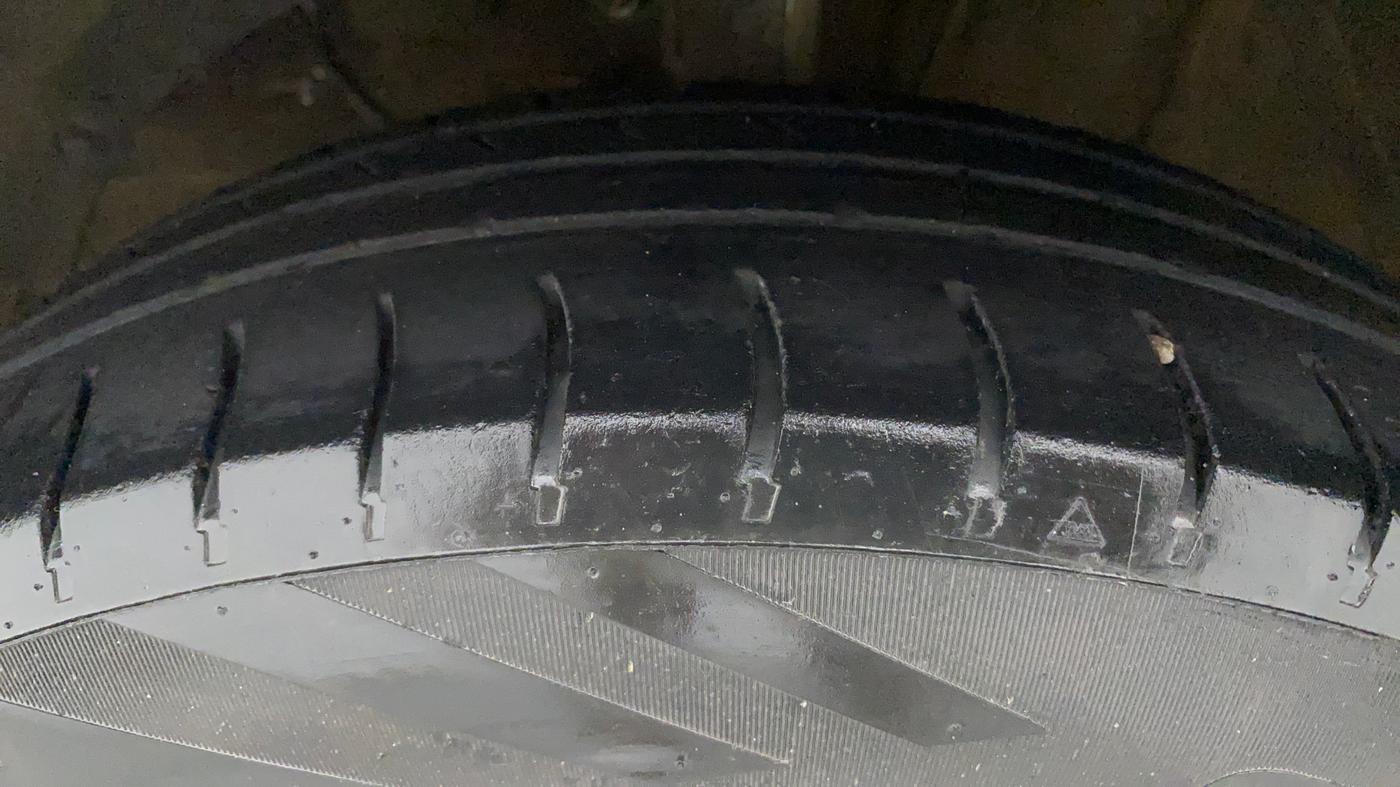 2018 Maruti Swift VXI, Petrol, Manual, 1,03,607 km, Left Front Tyre Tread