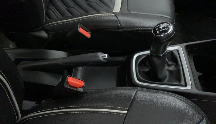 2018 Maruti Swift VXI, Petrol, Manual, 1,03,607 km, Gear Lever