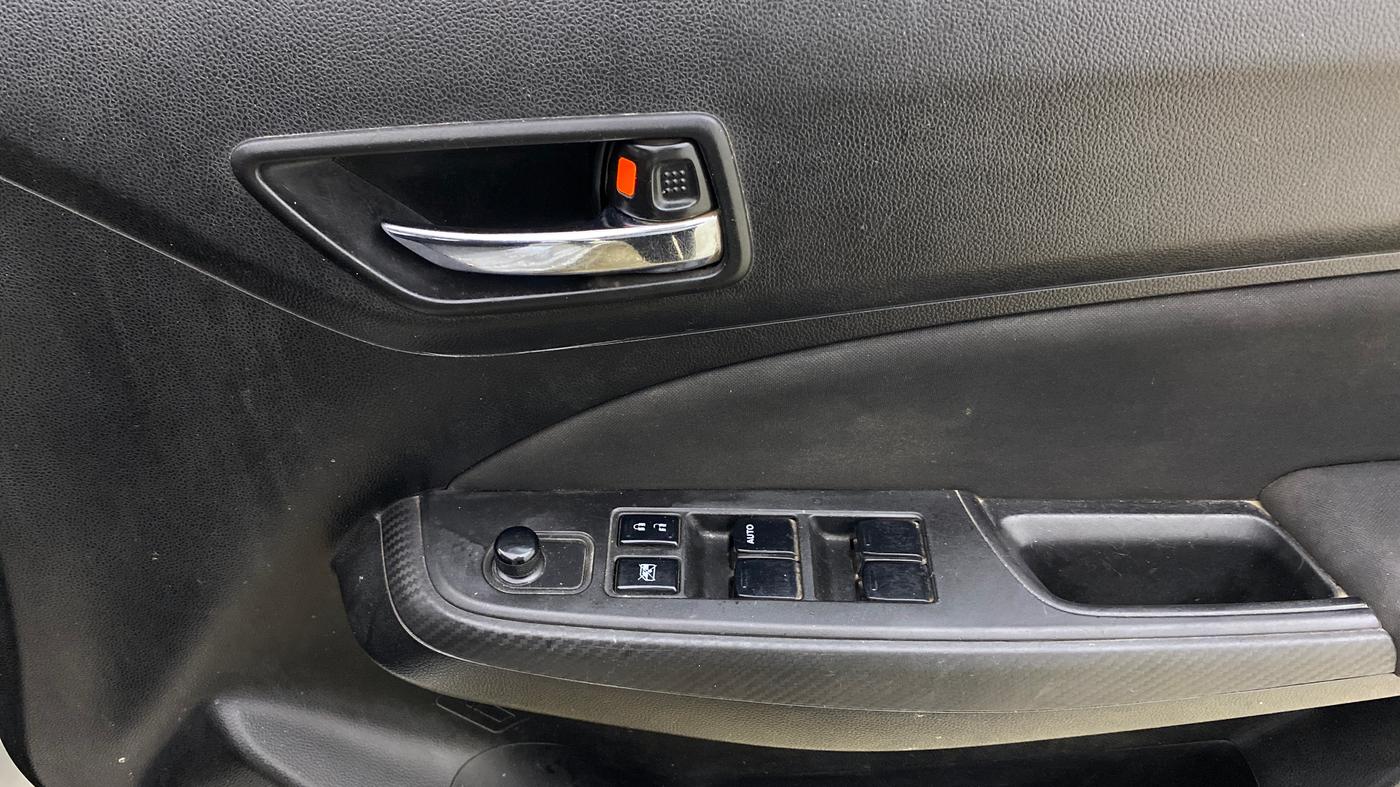 2019 Maruti Swift VXI AMT, Petrol, Automatic, 91,974 km, Driver Side Door Panels Control