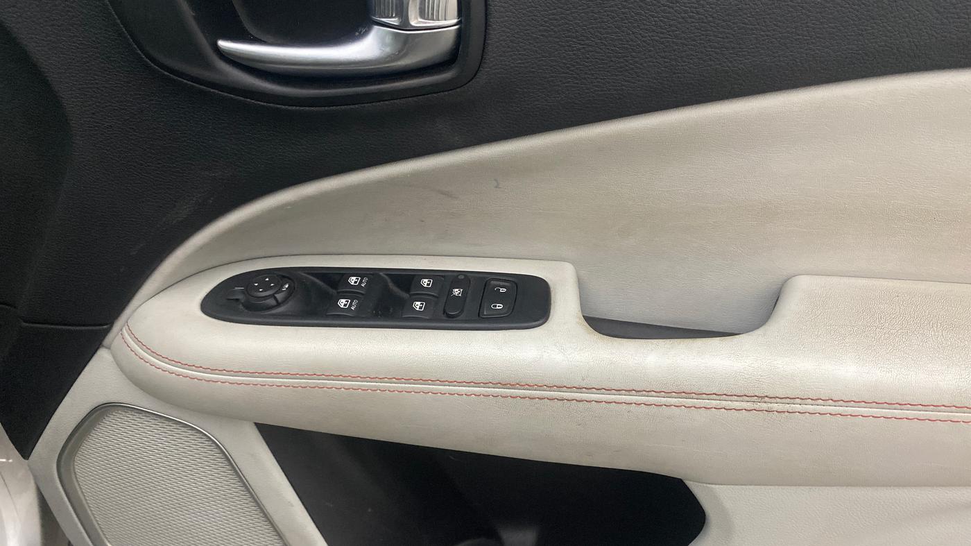 2017 Jeep Compass LIMITED 1.4 PETROL AT, Petrol, Automatic, 55,446 km, Driver Side Door Panels Control