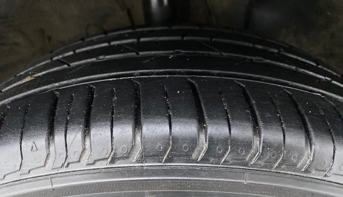 2022 Hyundai VENUE SX PLUS 1.0 TURBO DCT, Petrol, Automatic, 26,779 km, Right Front Tyre Tread