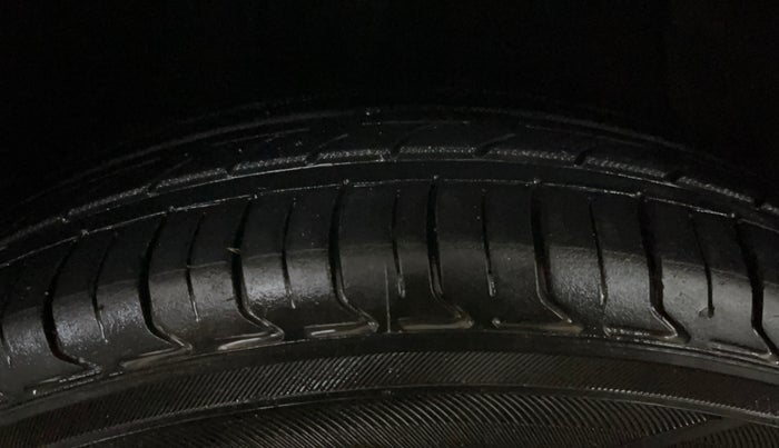 2018 Hyundai Xcent S 1.2, Petrol, Manual, 73,540 km, Right Front Tyre Tread